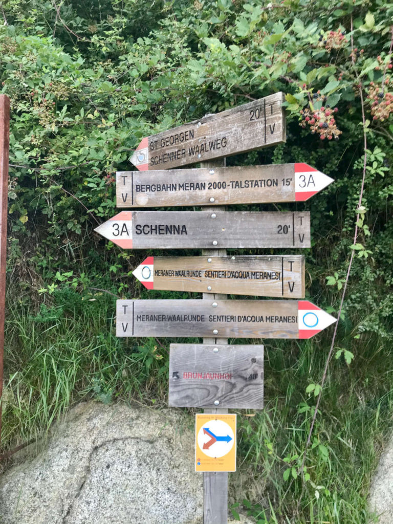 Wanderschild Schenna