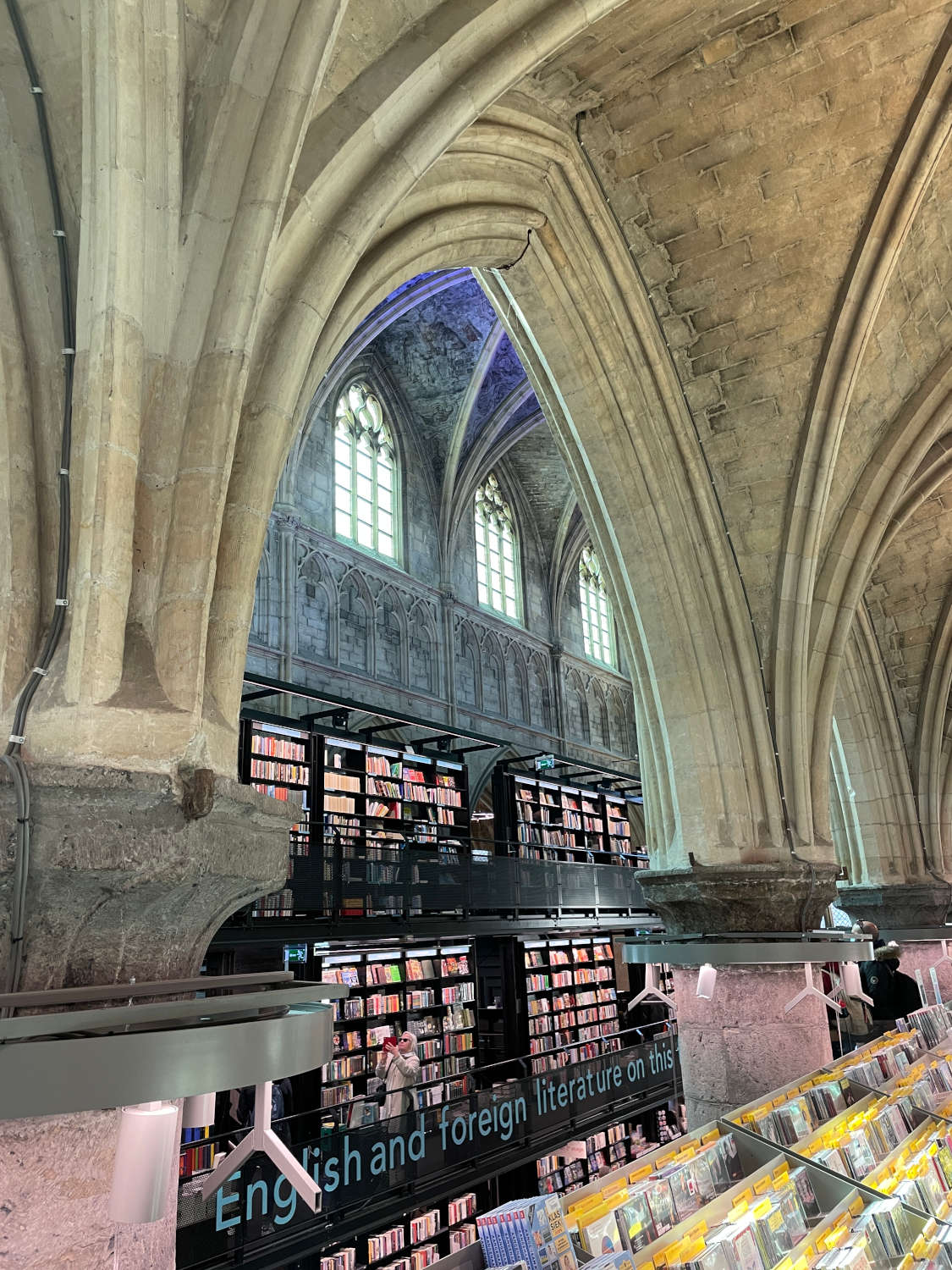 Buchhandlung in der Kirche