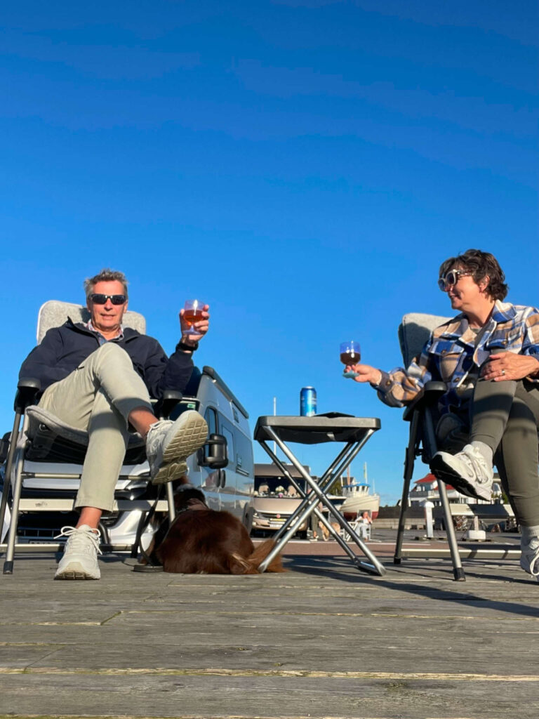 Ein Prost auf den schönen Stellplatz